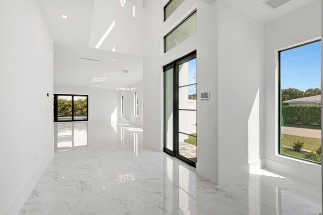 Photo - 699 Kingsbridge St