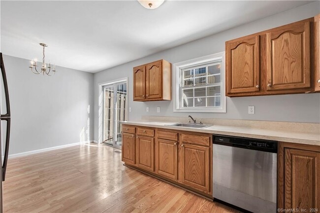 Photo - 170 Stonefield Dr Unit 32