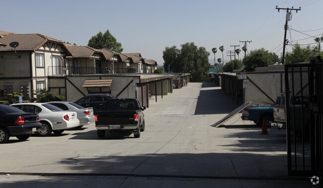 Pinecrest Apartments