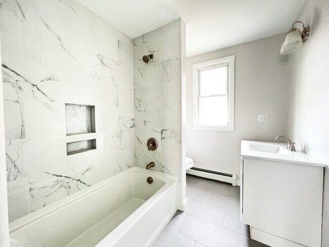 Bathroom - 239 Kelsey St Unit 1