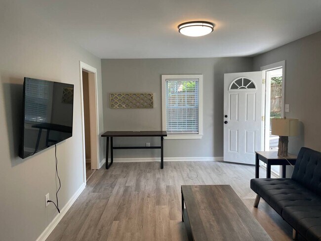 Photo - 609 Lakeshore Dr