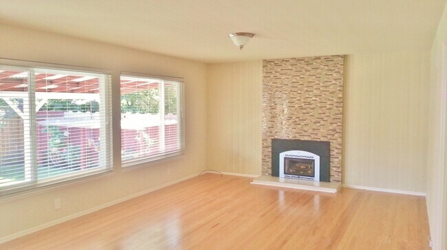Photo - UPDATED LARGE 1500 sq/ft 3BR/2BA Cherry Ch...