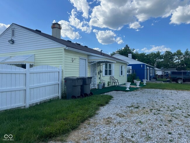 Photo - 2901 Sangster Ave