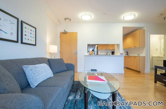 Building Photo - 1085 Boylston St