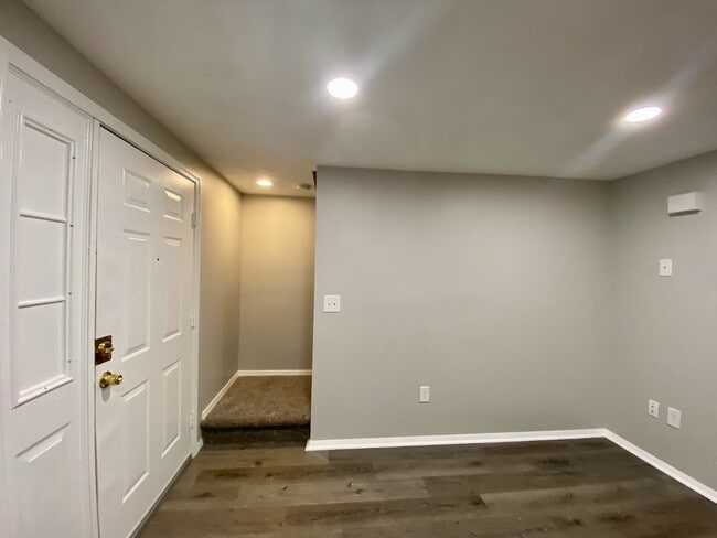 Main Entrance to Living Room - 30 Clayton St Apartamentos Unidad F