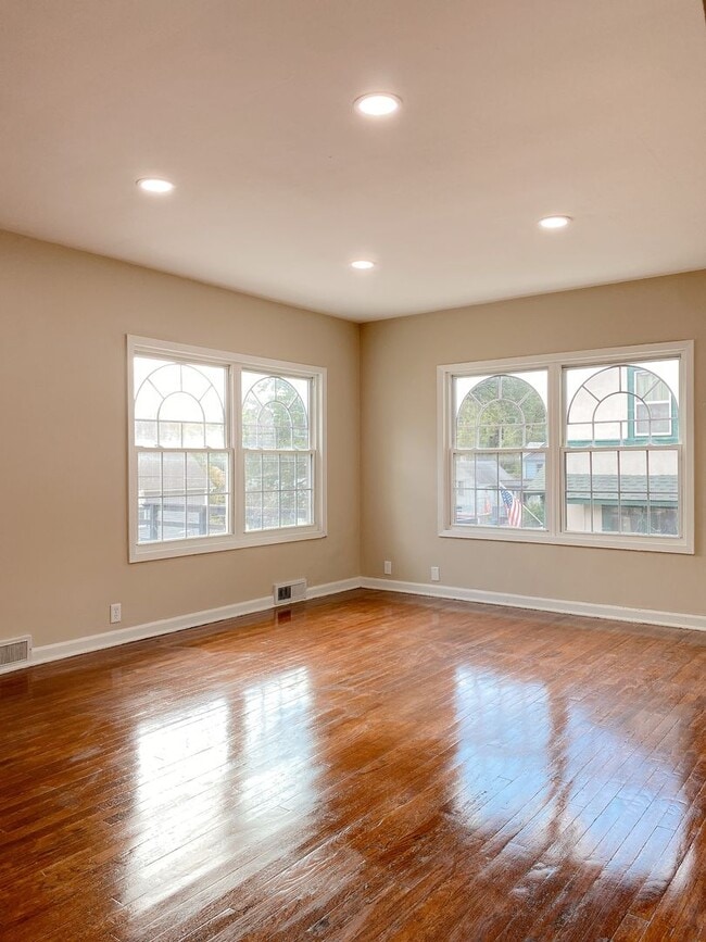 Photo - Beautifully updated 5 bed 2 bath house $2200