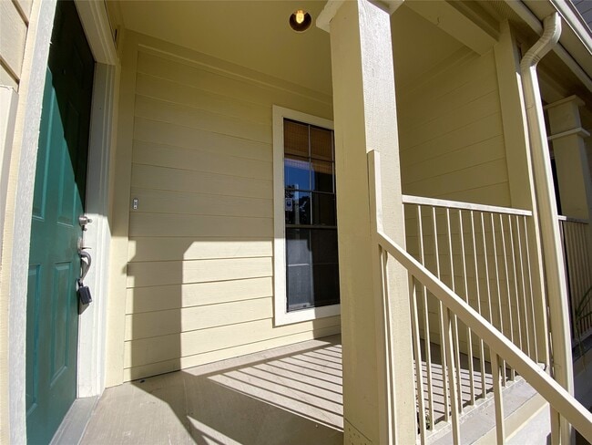 Photo - 751 Bering Dr