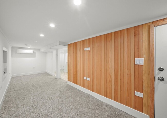 Photo - 1025 W 31st Pl