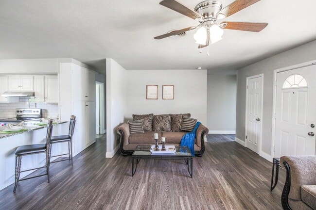 Photo - Cute 4 bed 2 bath house