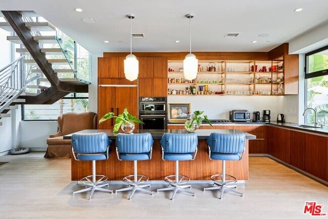 Building Photo - 1724 N Sierra Bonita Ave