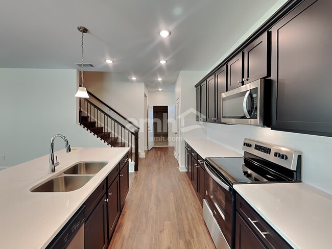 Photo - 3870 Chivalry Dr