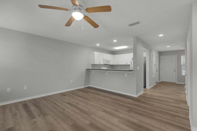 Photo - "Charming 2-Bed Townhouse Retreat in Fort Walton Beach with 2.5 Baths!"