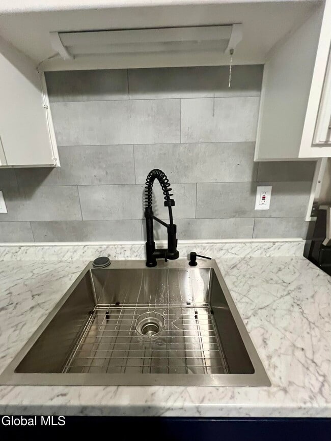 Photo - 83 Arnold Ave Unidad second floor