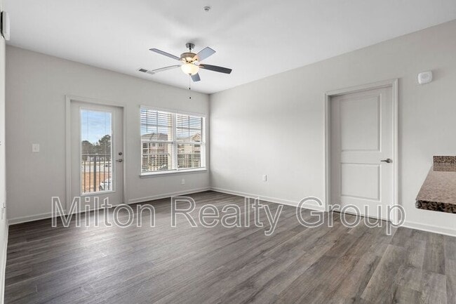 Building Photo - 150 Grove Cir Unit APT. 204