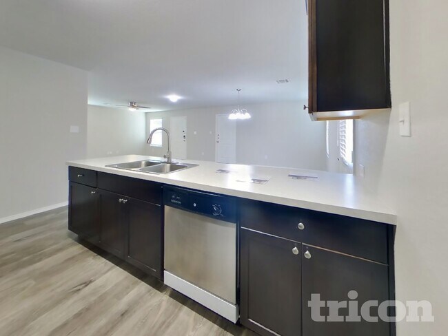 Photo - 8511 Amistad Cove