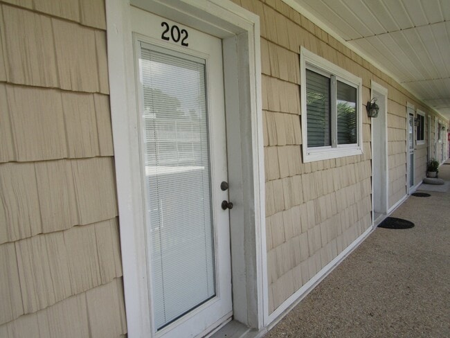 Photo - Stylish Condo in Waterfront Bayview Terrace – Updated Interiors, In-Unit Washer/Dryer, Access to ...