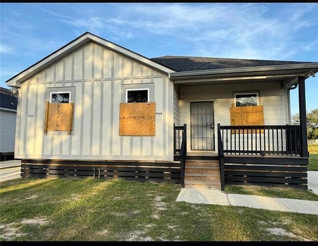 Photo - 7935 Read Blvd