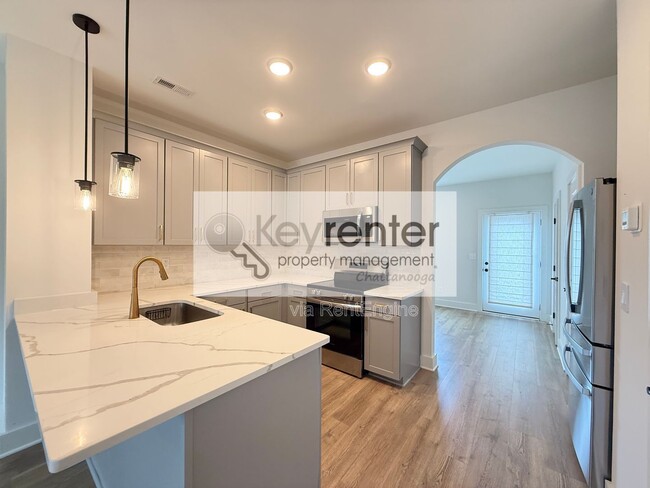 Photo - 1674 S Watkins St