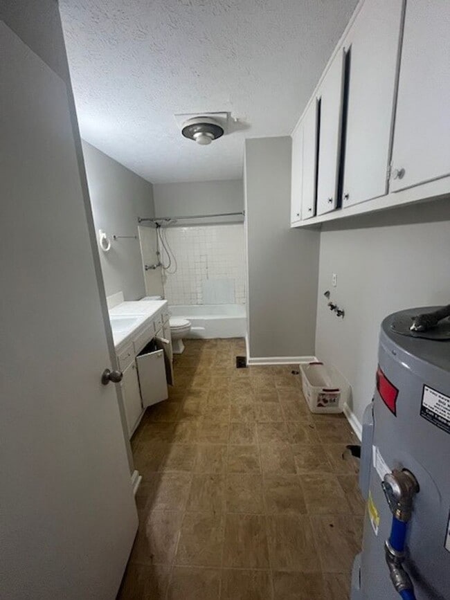 Photo - 1236 Crewdson Dr Unit Apt. B
