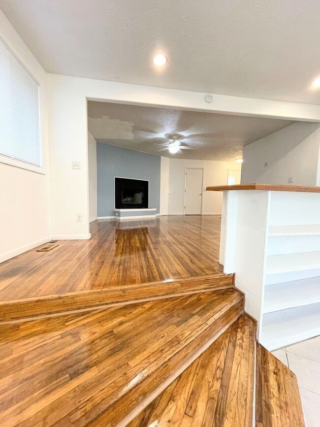 Photo - 514 W 9th Ave