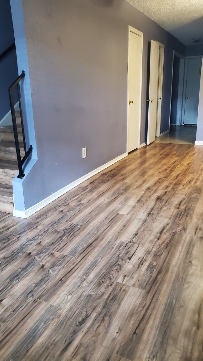 Front Living - 15610 Weldon Dr