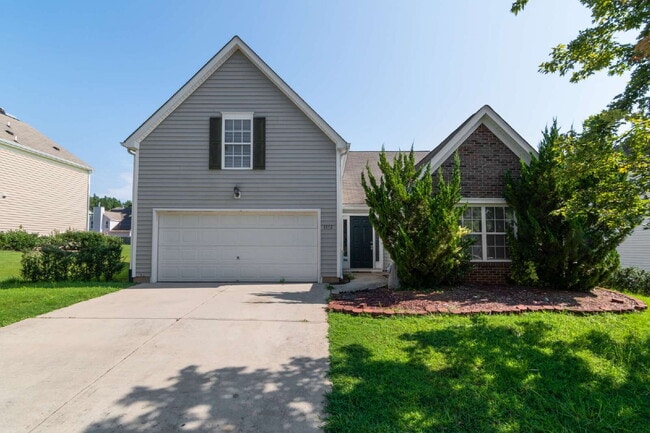Building Photo - Spacious 4BR/3BA Home Near Downtown Durham | Deposit-Free Living | 1st-Floor Bedrooms