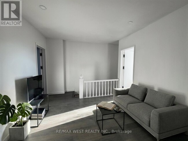 Photo - 436 Markham St