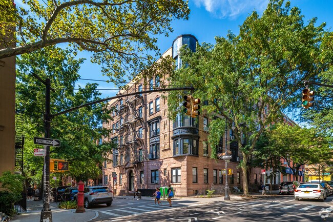 Photo - 214 Clinton St