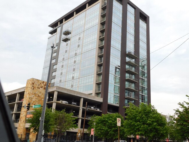 Building Photo - 300 E 3rd St Unit #609 Rental