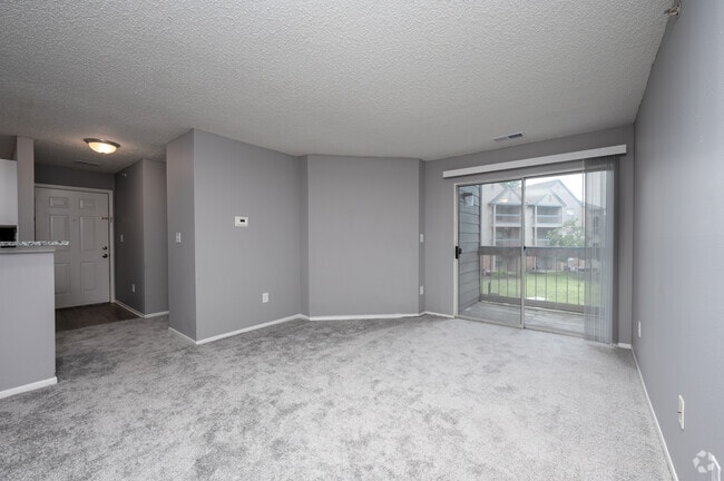 2BR, 2BA - 978SF - Living Room
