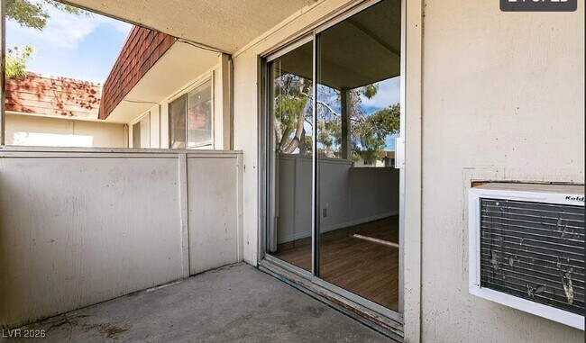 Photo - 5440 S Swenson St Unidad 18