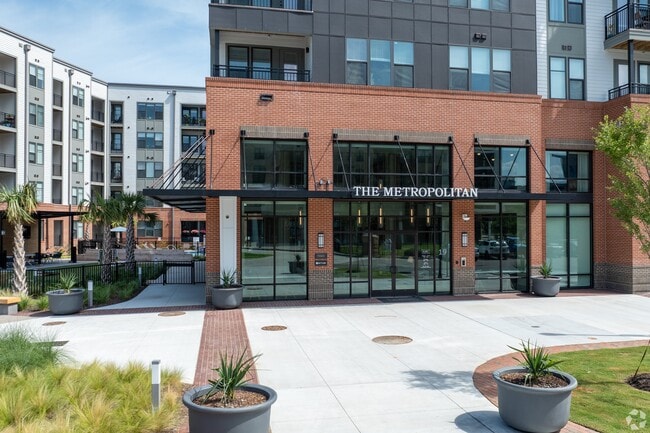 Metropolitan at the Riverwalk