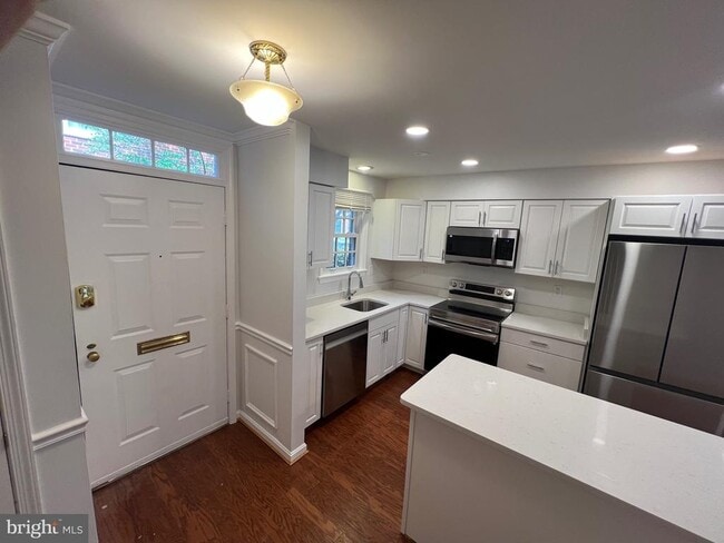 Photo - 1024 N Royal St