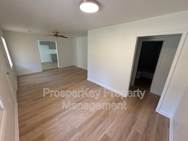 Photo - 1413 John Smith Ave