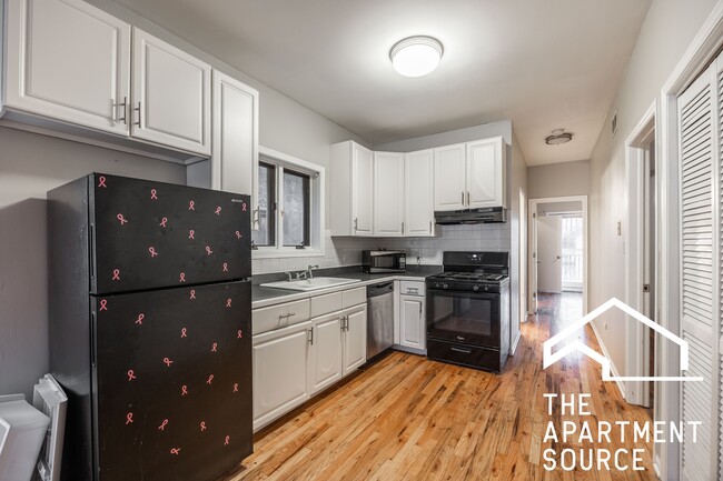 Photo - 842 N Wood St Unit 2