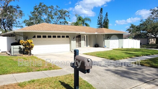Photo - 215 Meadowcross Dr