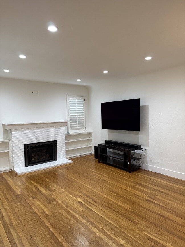 558 Irving Ave