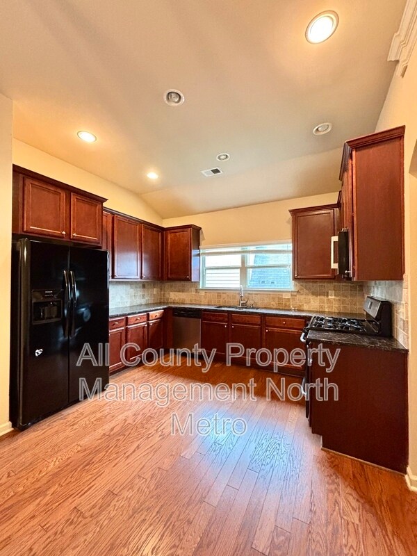 Photo - 421 Parkstone Dr