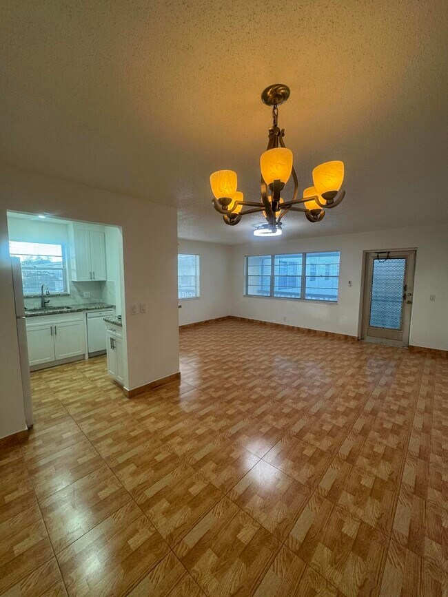 Photo - 346 Windsor O