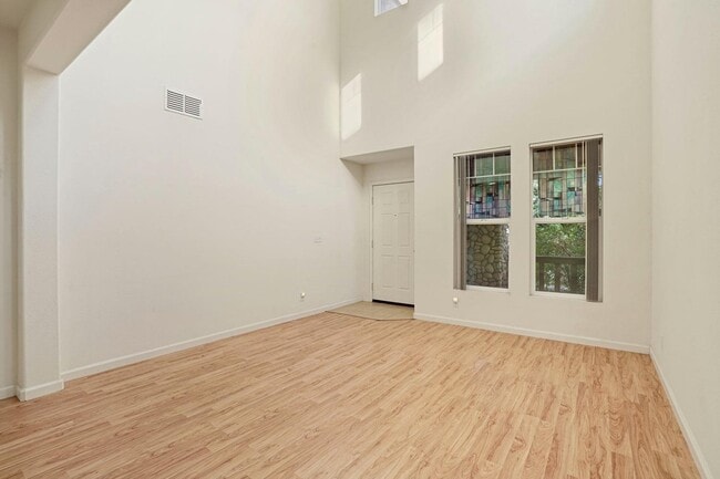 Photo - 2390 Gibralter Ln