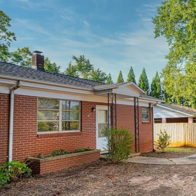 Building Photo - 15th SE 281-283 Unit 283 15th SE