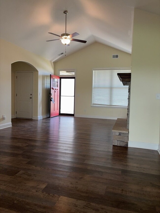 Photo - "Charming 3-Bedroom Home with 2 Full Baths in Greenville's Forest Ridge!"