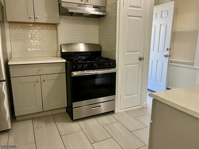 279 Belmont Ave Unit 2
