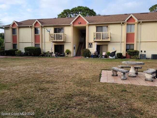 Building Photo - 2100 Forest Knoll Dr NE Unit 204
