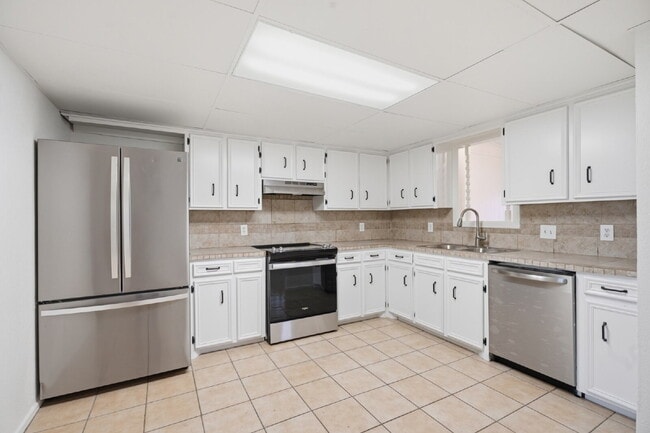 Photo - Space, Style, and 2 Bedrooms: South Lubbock Steal! Unidad A