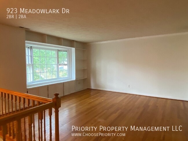 Photo - 923 Meadowlark Dr