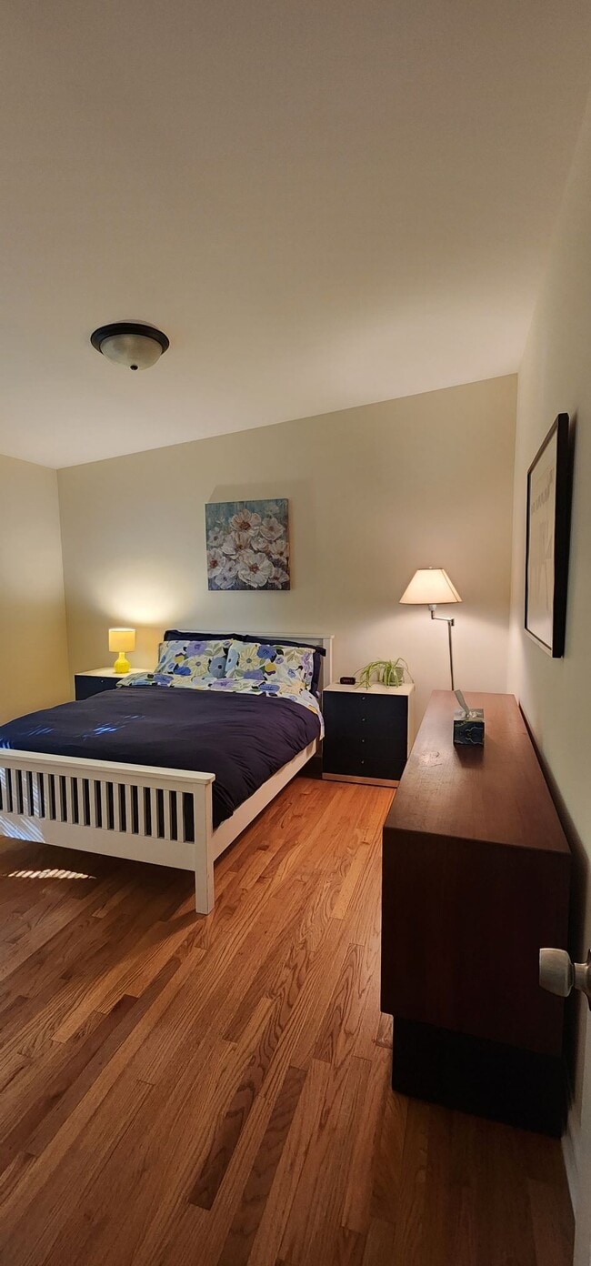 Building Photo - 2018 Lake St Unit Apt 2