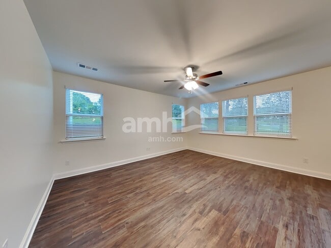 Photo - 2112 Williamshire Ln