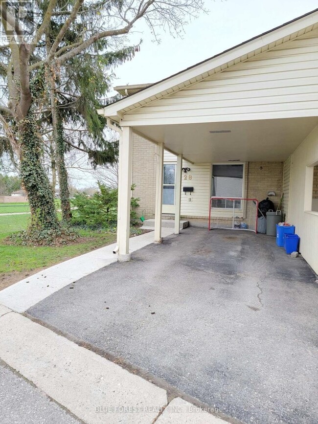 Photo - 801 Osgoode Dr