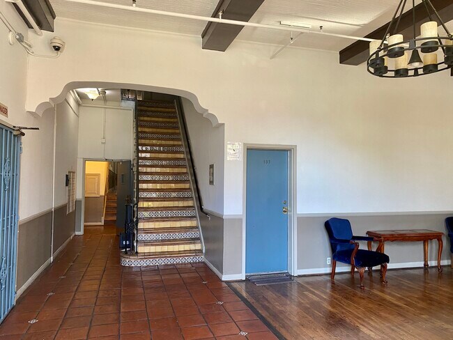 545 S Hobart Blvd Unit 110